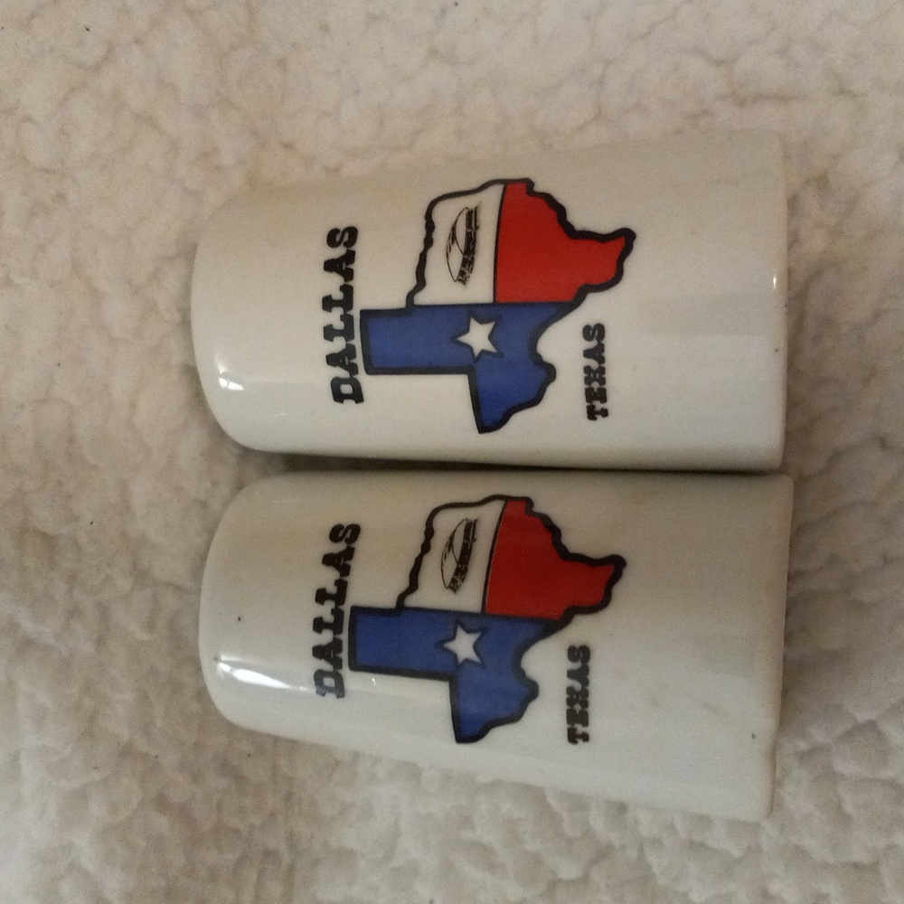 Vintage Dallas Texas State Flag Salt and Pepper Shaker Set Made in Taiwan
